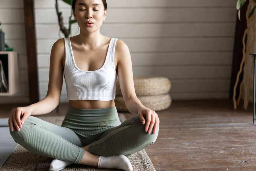 Rutina acasă pentru un abdoment plat prin Pilates